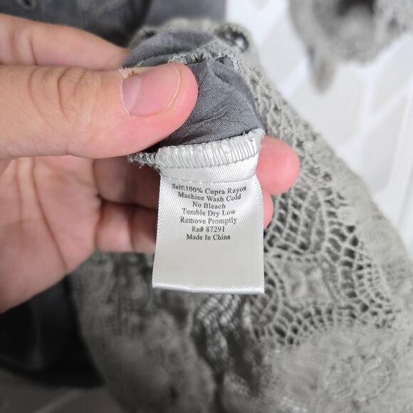 Johnny Was Light Grey Embroidered 3/4 Sleeve Tunic Top Women SZ SM Boho Bohemian - Picture 4 of 5